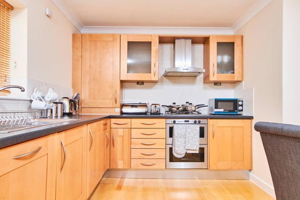 New - The Chique Scandic Cambridge Abode - Parking Bagian luar foto