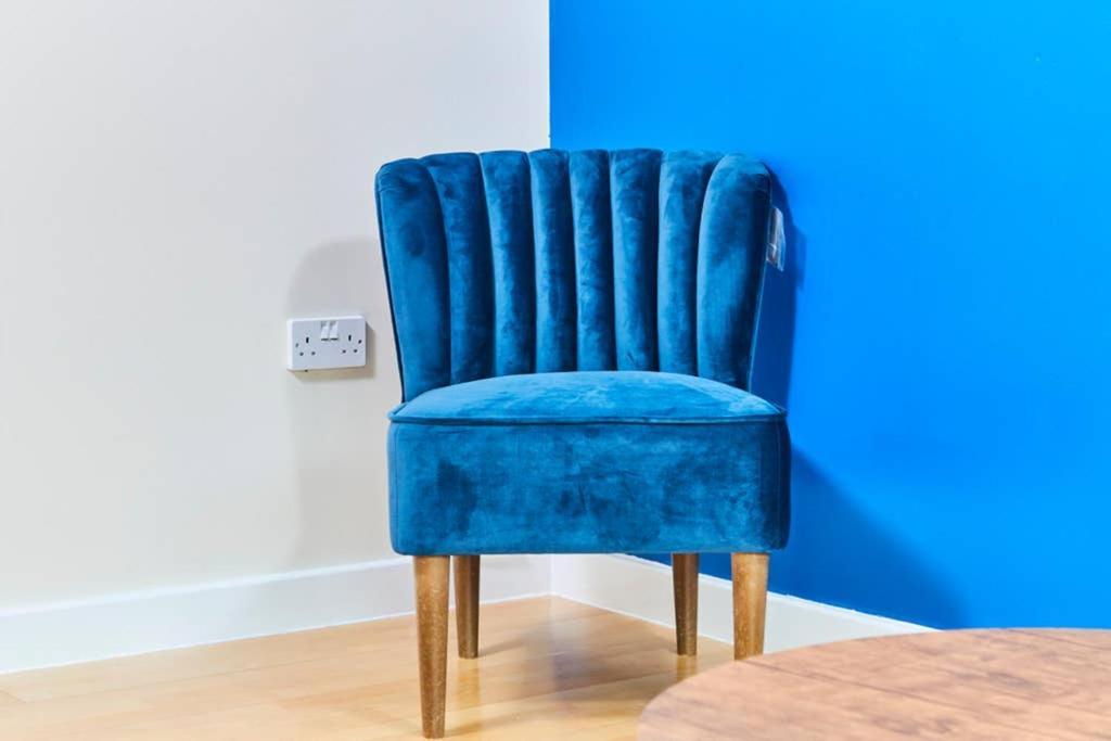 New - The Chique Scandic Cambridge Abode - Parking Bagian luar foto