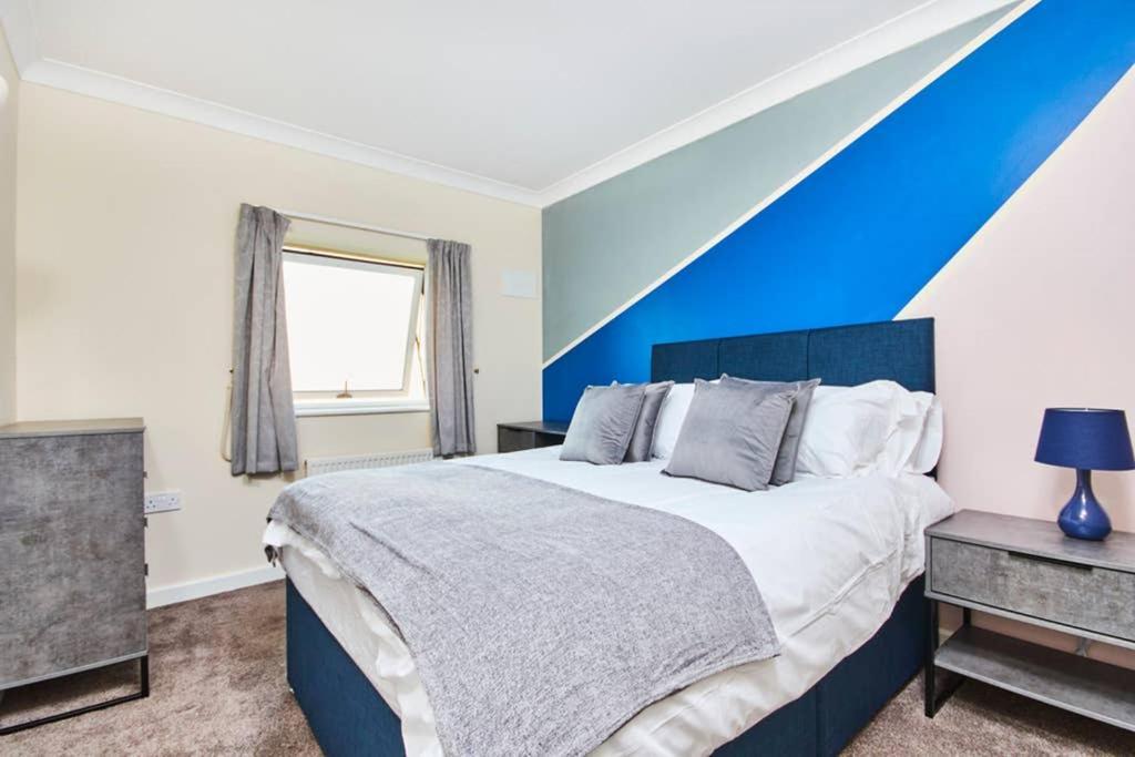 New - The Chique Scandic Cambridge Abode - Parking Bagian luar foto